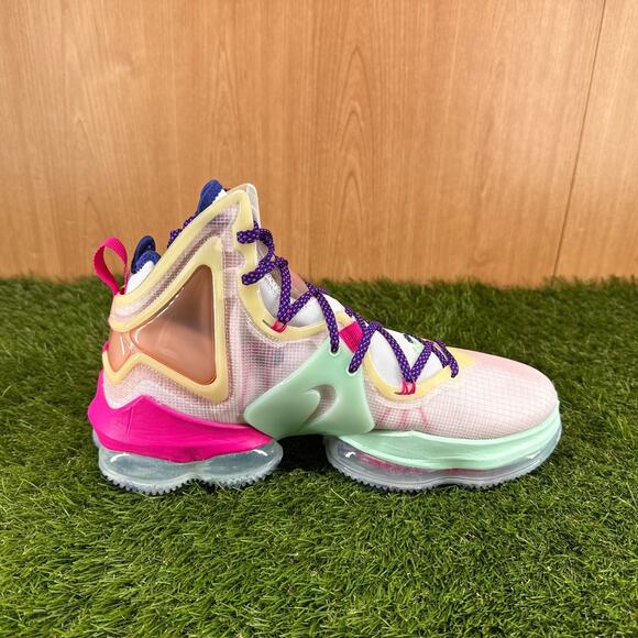 Nike LeBron 19 Valentine\'s Day Basketball Shoes DH8459-900 Men\'s Size 10.5 main image 4